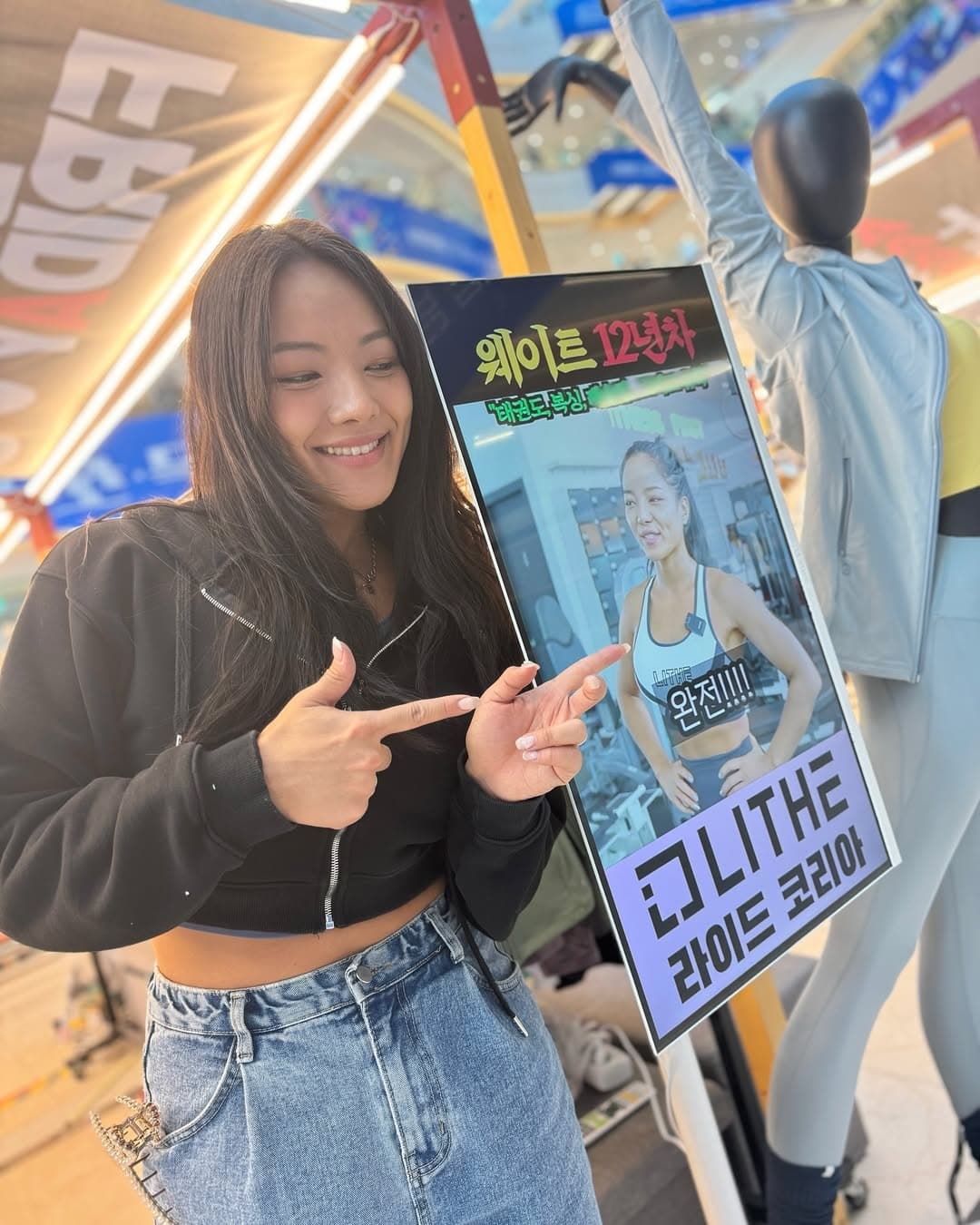 -팝업스토어11월 라이드팝업스토어는내일로 마무리됩니다🙏🏻💙12월.1월매달 한번씩는 오프라인행사가있어요-)온라인보다 업무강도가 힘들어도직접고객님들 피드백듣고찾아와