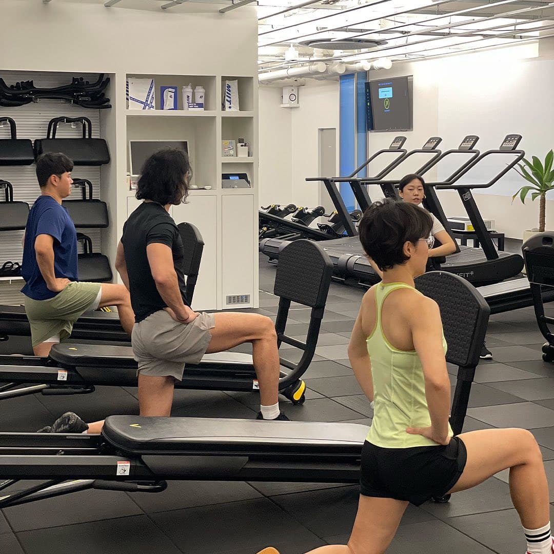 우리와 운동할 때 만큼은 두고올 것이 있어요! “ 비교하는 마음”“ 잘 할 수 있을까 하는 걱정”이것들은 내려두고, 온전히 나에게 집중해요. 이제 좌절이 아닌 성취를 경험해요!-