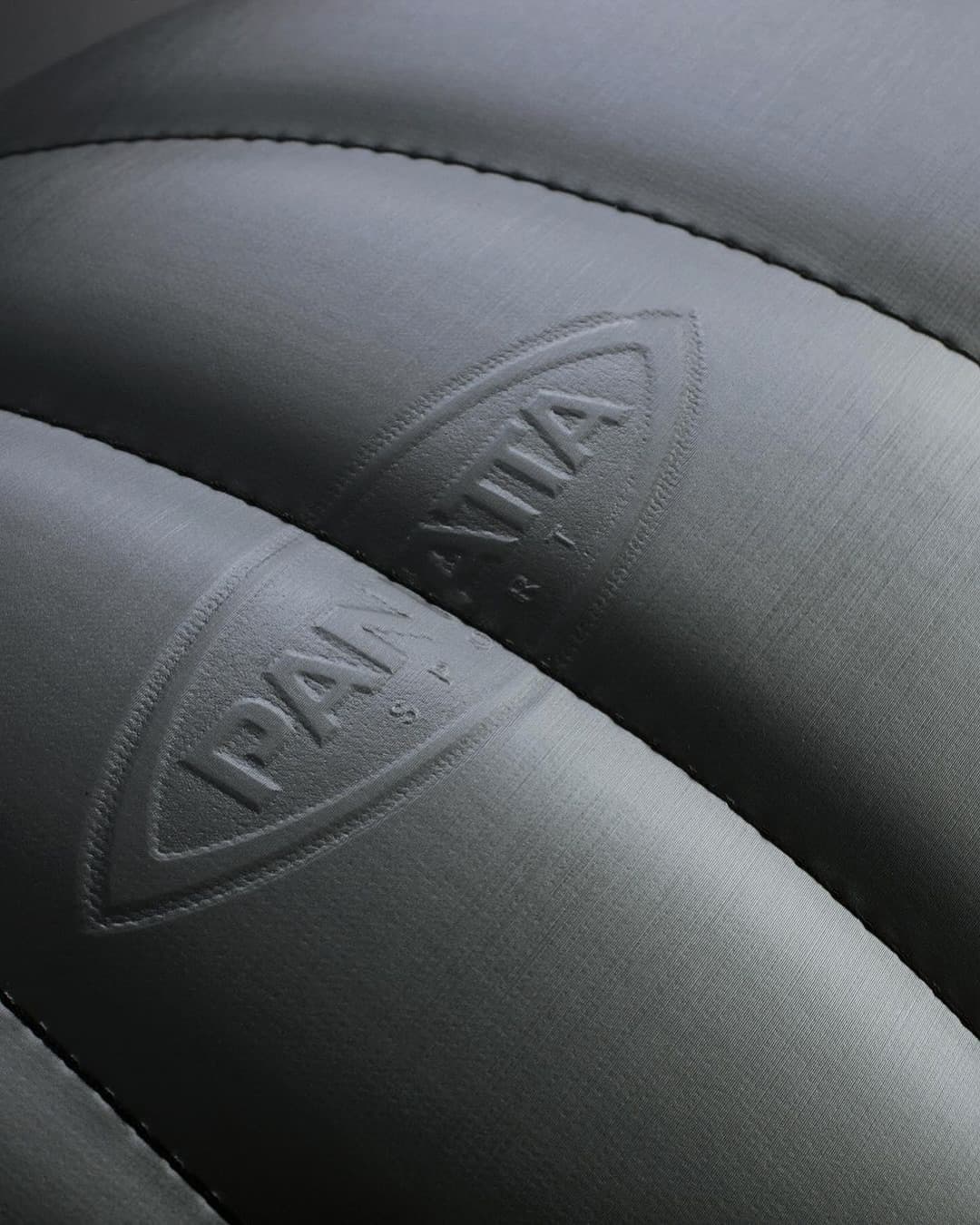 NAฬO Eฬ COMUM. Eฬ EXCLUSIVO. Cada maฬquina PANATTA eฬ mais do que um equipamento โeฬ um artigo de luxo projetado para quem valoriza performance com esteฬtica, biomecaฬnica com identidade.Naฬo estamos no mercado para sermos apenas mais u