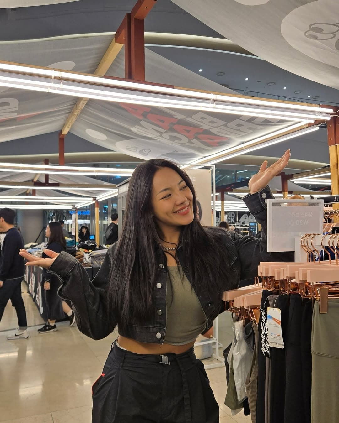 -팝업스토어11월 라이드팝업스토어는내일로 마무리됩니다🙏🏻💙12월.1월매달 한번씩는 오프라인행사가있어요-)온라인보다 업무강도가 힘들어도직접고객님들 피드백듣고찾아 (1)