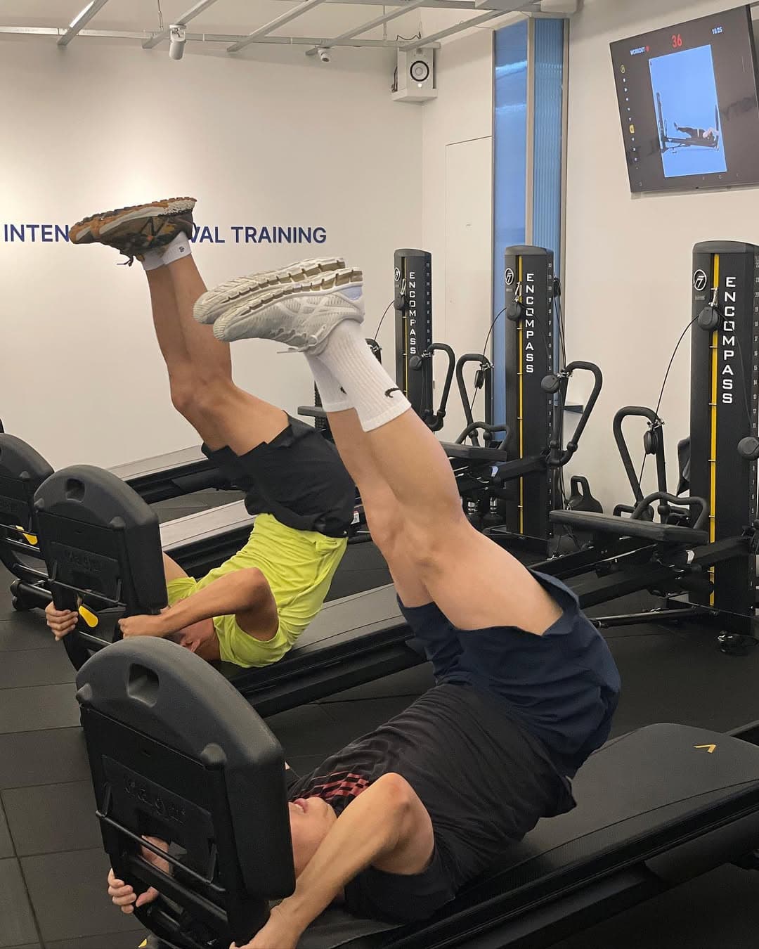 밋과 함께 복부 BURN UP 오직 ‘밋’에서만 만날 수 있는!46년의 긴 역사를 가진 ‘엔컴파스’라는 기구는 정말 다양한 동작이 가능해요 특히나 ‘CORE & ARM’ 프로그램을 하는 날이 (1)